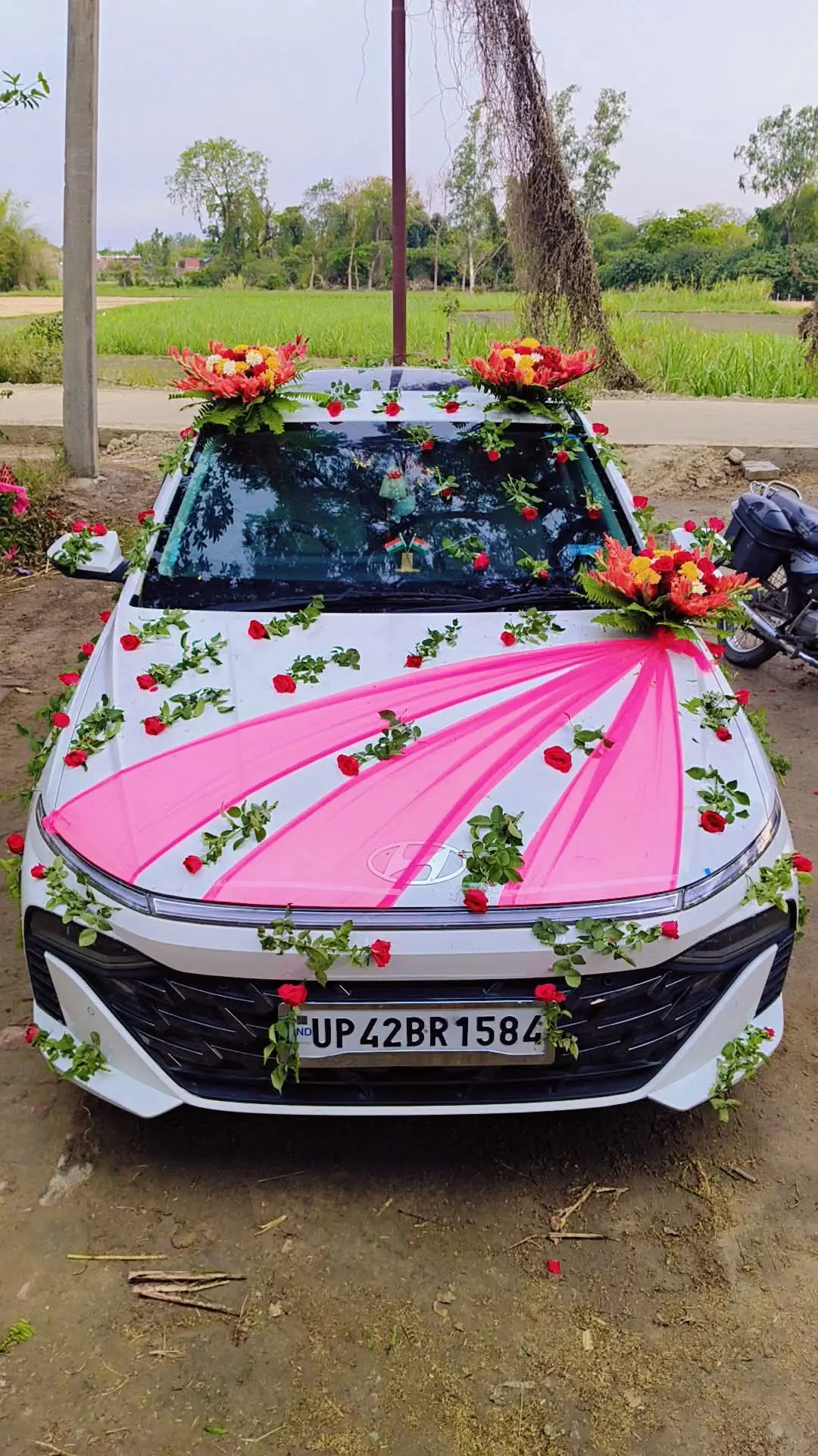 Wedding car decoration with pink roses
